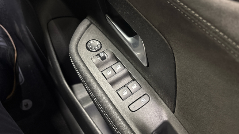 Vauxhall Mokka 100kW Ultimate 50kWh 5dr Auto Electric Hatchback